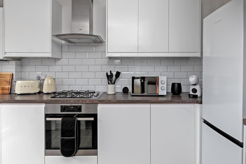Apartament Tiger House - Driveway & Garden. Airport Location! Luton  Zewnętrze zdjęcie